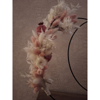 Droogbloemen op maanstandaard